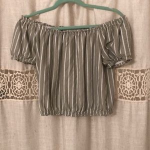 Off the shoulder American Eagle crop shirt